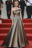 Elegante abito di gala a linea increspato grigio acciaio