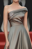 Elegante abito di gala a linea increspato grigio acciaio