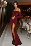 Borgogna Off-the-Shoulder Satin Stub Abito Gala con Spacco