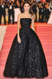 Abito da ballo nero senza spalline Abito da gala con pois