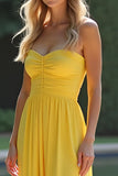 Giallo increspato Sweetheart una linea di chiffon abito da damigella d'onore