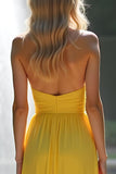 Giallo increspato Sweetheart una linea di chiffon abito da damigella d'onore