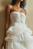 Bianco Organza A Line Tiered senza spalline arruffato lungo abito di laurea