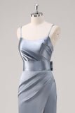 Increspato grigio blu Spaghetti Straps guaina abito da damigella d'onore con fessura