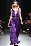 Viola scuro raso spalline spaghetti A-Line abito da sposa lungo ospite