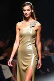 Glitter una spalla guaina dorato Gala Dress con fessura