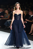 Blu marino Schiena Aperta Sweetheart A-Line Tulle Abito da sposa lungo ospite