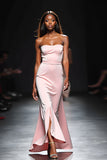 Blush senza spalline sirena lungo abito da sposa ospite