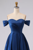 Abito da cerimonia lungo in raso blu navy con a spalla e fessura