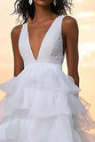 Abito da sposa bianco con scollo a V a più livelli