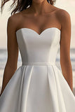 Sweetheart A Line Abito da laurea in raso bianco
