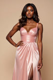 Blush Pink Sheath con scollo a V plissettato Satin Abito da Cerimonia