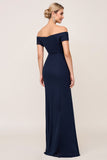 Navy chiffon Off the spalla increspato guaina abito da damigella d'onore con fessura