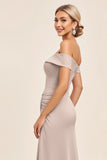 Off the Shoulder Candy Pink increspato abito da damigella d'onore con fessura