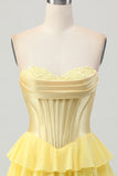 Giallo corsetto senza spalline A Line Tiered Abito da Cocktail