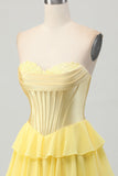 Giallo corsetto senza spalline A Line Tiered Abito da Cocktail