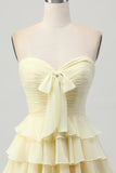 Giallo senza spalline A Line Tiered Abito da Cocktail con fiocco