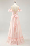 Off The Shoulder Blush arruffato una linea abito da damigella d'onore con fessura