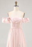 Off The Shoulder Blush arruffato una linea abito da damigella d'onore con fessura