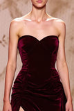 Velluto rosso scuro Sweetheart abito da sera lungo con fessura