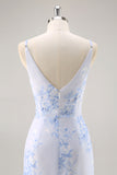 Blu floreale increspato chiffon lungo abito da damigella d'onore con fessura