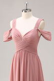 Dusty Rose Cold Shoulder Chiffon Increspato Abito da damigella d'onore lungo con fessura