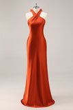 Rust Satin Halter Mermaid Abito lungo da damigella d'onore con fiocco