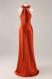 Rust Satin Halter Mermaid Abito lungo da damigella d'onore con fiocco