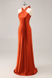 Rust Satin Halter Mermaid Abito lungo da damigella d'onore con fiocco