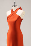 Rust Satin Halter Mermaid Abito lungo da damigella d'onore con fiocco