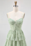 Abito da damigella lungo in chiffon a balze corsetto a vita alta verde salvia polveroso con spacco