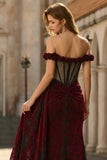 Abito da cerimonia lungo rosso modello sirena con corsetto e spalline sottili