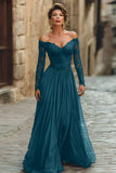 abito maxi Madre della Sposa con pizzo in linea cabernet spuntata sulla spalla