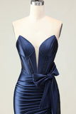 Navy Mermaid senza spalline corsetto in rilievo increspato lungo abito da ballo con fiocco
