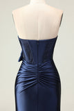 Navy Mermaid senza spalline corsetto in rilievo increspato lungo abito da ballo con fiocco