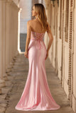 Corsetto sirena rosa senza spalline con paillettes e lungo abito da ballo con fessura
