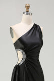 Abito da ballo lungo con taglio a spalla e sirena nera con spalla