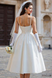 Abito da sposa lungo con spalline spaghetti bianca a linea A con fiocco staccabile