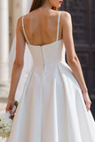 Abito da sposa lungo con spalline spaghetti bianca a linea A con fiocco staccabile