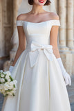 Corsetto bianco a spalle scoperte Abito da sposa Midi in linea con fiocchi