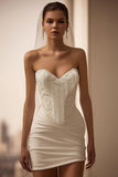 Abito corto da sposa corto Bodycon Safin in raso avorio con frange