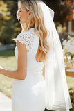 Abito da sposa a maniche a merletto bianco con fessura