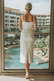 Abito da sposa lungo in raso bianco con scollo quadrato