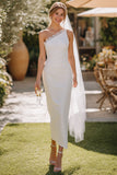 Abito da sposa bianco con guaina in pizzo a una spalla