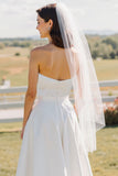 Abito da sposa A Line bianco in pizzo senza spalline