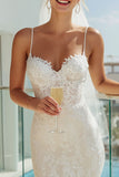 Abito da sposa con spalline spaghetti in pizzo bianco a guaina