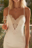 Abito da sposa bodycon in pizzo con spalline spaghetti avorio