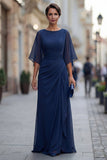Abito madre della sposa in chiffon blu navy con una linea a maniche mezze
