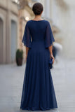 Abito madre della sposa in chiffon blu navy con una linea a maniche mezze