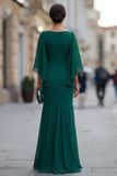 Abito di chiffon verde scuro con scollo a V e con manica